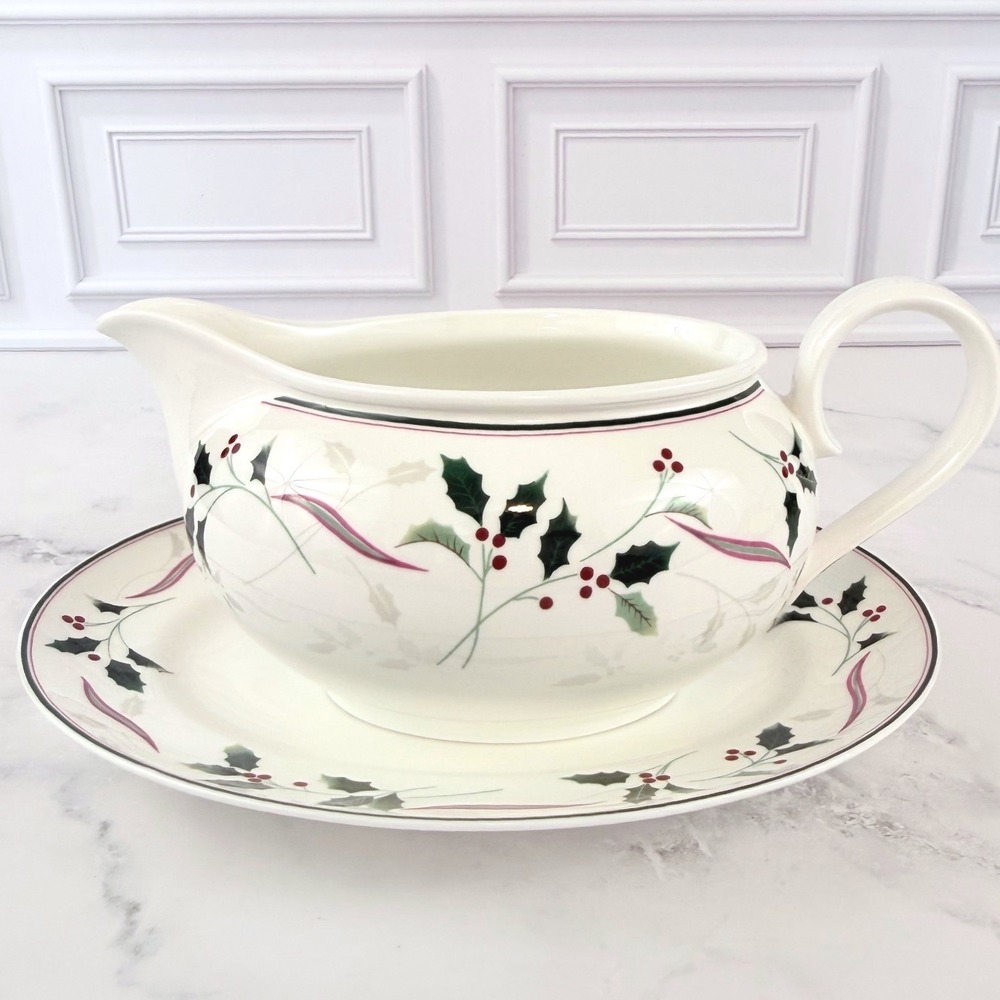 VTG Mikasa Holiday Splendor Y1025 Gravy Boat and Underplate (Christopher Stuart)